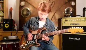 Incroyable : ce garçon est déjà un as de la guitare !