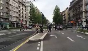 Grenoble: Violente explosion dans un Mc Donald's - Pas de blessés - (Images France 3)