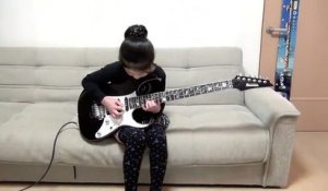 Cette jeune fille de 8 ans gère la guitare électrique comme personne