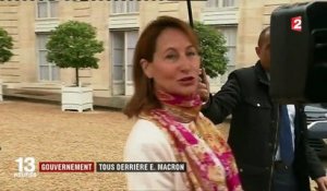 Présidentielle : le gouvernement derrière Emmanuel Macron