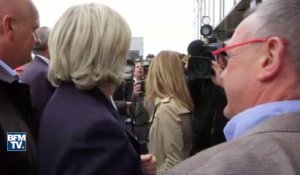 Présidentielle: Marine Le Pen visée par des œufs en Bretagne