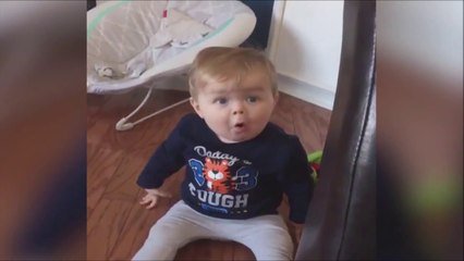 Hey Bebe T Es En Train De Manger Le Jouet De Chien Ahaha La Reaction Hilarante Sur Orange Videos