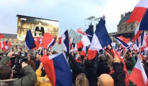 Avec les supporters de Macron, dans la houle des gens heureux