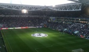 Foot - C1 : Ambiance supporters avant Juve-Monaco (4/5)
