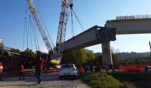 Accident dramatique pendant la construction d'un pont : effondrement d'une grue trop legère