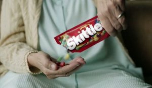 L'Étrange publicité pour la fête des mères des bonbons Skittles