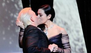 Cannes 2017 : Monica Bellucci montre un téton et embrasse Alex Lutz pour l'ouverture du Festival !