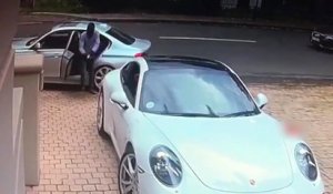 Un homme tente de carjacker une Porsche