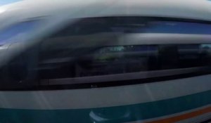 2 TGV russes se croisent à 300km/h ! Impressionnant !