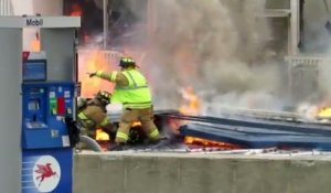 Une façade tombe sur un pompier durant un incendie