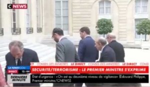 François Bayrou manque de trébucher après une déclaration d’Edouard Philippe (vidéo)