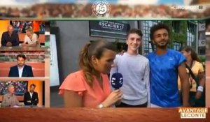 Le tennisman Français Maxime Hamou dérape en direct à Roland Garros en embrassant de force une journaliste