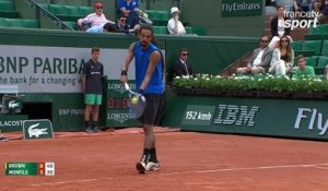 Roland-Garros 2017 : Un magnifique amorti de Dustin Brown pour débuter contre Monfils (1-1)