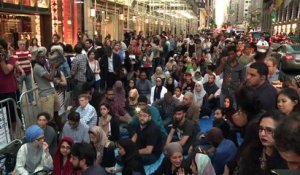 New York: 200 personnes célèbrent l'Iftar devant la Trump Tower