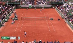 Roland-Garros 2017 : Djokovic et Schwartzman se battent comme des diables (7-5, 3-6, 6-3, 1-6, 1-2)