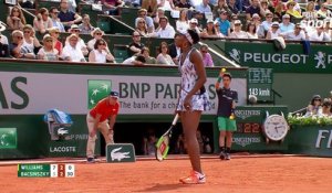 Roland-Garros 2017 : Venus Williams fait le show contre Bacszinszky ! (7-5, 2-2)