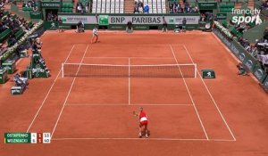 Roland-Garros 2017 : L'échange magnifique entre Ostapenko et Wozniacki (4-6, 1-1)