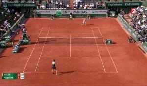 Roland-Garros 2017 : Halep fait parler sa puissance face à Pliskova ! (2-1)
