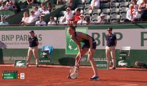 Roland-Garros 2017 : 24ème faute directe et Pliskova offre le premier set à Halep (6-4)