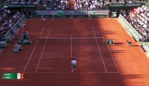Roland-Garros 2017 : Rafael Nadal joue avec les lignes et épuise Thiem (6-3, 4-2)