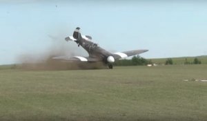 Un avion Spitfire se retourne au décollage (Longuyon)