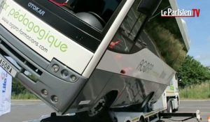 Le bus "renversant", unique en France, pour sensibiliser à la sécurité routière