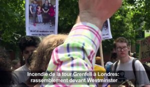 Londres: manifestation après l'incendie de la Grenfell Tower