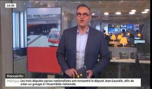 EN DIRECT - Les images incroyables du bus accidenté sous le pont Alexandre III à Paris - 4 blessés dont 1 grave - VIDÉO