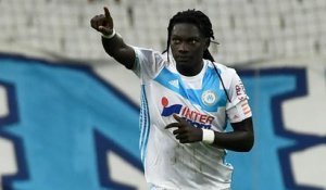 L'arrivée de folie de Gomis à l'aéroport d'Istanbul