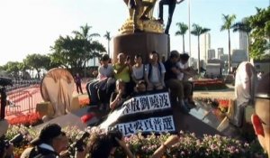 Hong Kong : plusieurs militants pro-démocratie arrêtés avant la visite du président chinois