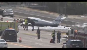 Californie : Un avion s’écrase en plein milieu d’une autoroute, l’impressionnante vidéo