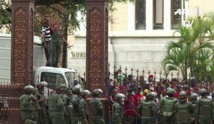 Venezuela: des pro-Maduro séquestrent les députés