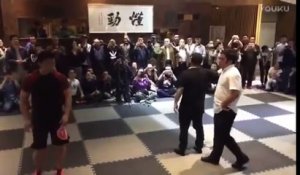 Combat entre le combattant MMA Xu Xiaodong et le maître tai-chi Wei Lei ayant duré une quinzaine de secondes