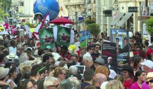La grande parade lance le début du festival d'Avignon