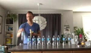 Ce prof de collège tue le Bottle Flip Challenge en réponse à ses élèves !