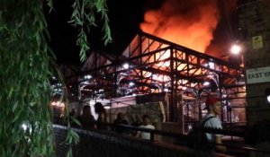 Londres : le marché de Camden Lock en proie aux flammes