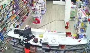 Un homme utilise son fils pour braquer la caisse d’une pharmacie