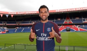 Le bizutage de Dani Alves au PSG