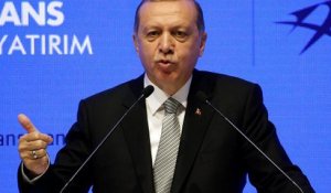 Face à l'Allemagne, Erdogan montre les crocs