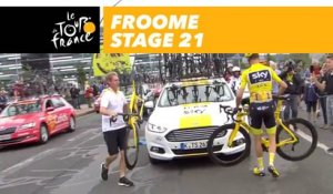Changement de vélo pour Froome / Froome is changing is bike  - Étape 21 / Stage 21 - Tour de France 2017