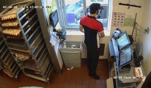 Une femme tente de voler la caisse d'un McDonald's