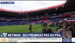Les premiers jongles de Neymar sur la pelouse du Parc des Princes
