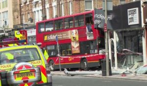 A Londres, un bus à impériale s’encastre dans un magasin : 10 blessés