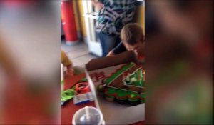 Comment souffler  les bougies  avec  son masque  Bon 