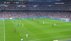 Finale Super Coupe d'Espagne - Le Bernabeu chante "Se queda" à la sortie de Piqué !