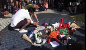 Barcelone : au lendemain des attentats, l'hommage des touristes