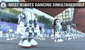 Plus de 1000 robots dansent en même temps !! Record du monde.. EFFRAYANT !!