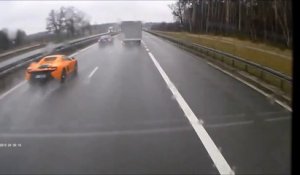 Ce débile détruit sa McLaren en conduisant n'importe comment sous la pluie