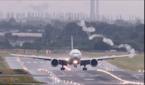 Cet avion crée des vortex impressionnant en atterrissant - Emirates 777