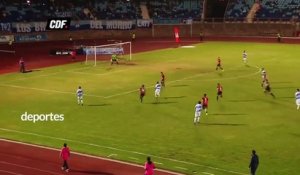 Chili : Un joueur voulait défendre un ballon avec sa tête et ça finit très mal !